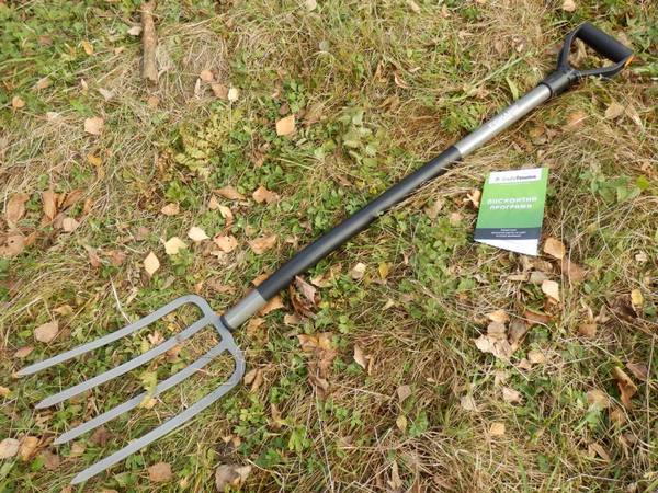 Вилы для копки земли  альтернативный инструмент для работ в саду и огороде - фото